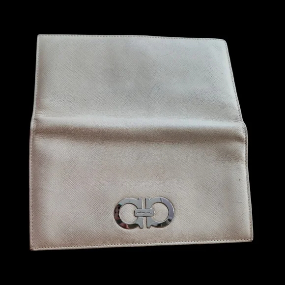 Vintage Salvatore Ferragamo Cream White Leather Wallet - Picture 3 of 10